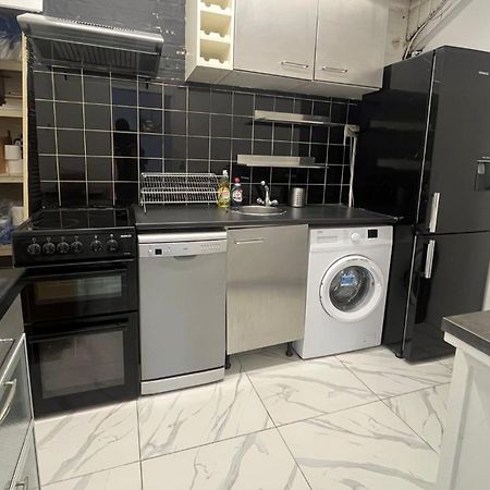 לונדון Nifty 2 Bedroom Flat In Goswell Rd מראה חיצוני תמונה