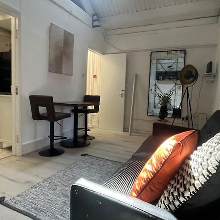 לונדון Nifty 2 Bedroom Flat In Goswell Rd מראה חיצוני תמונה