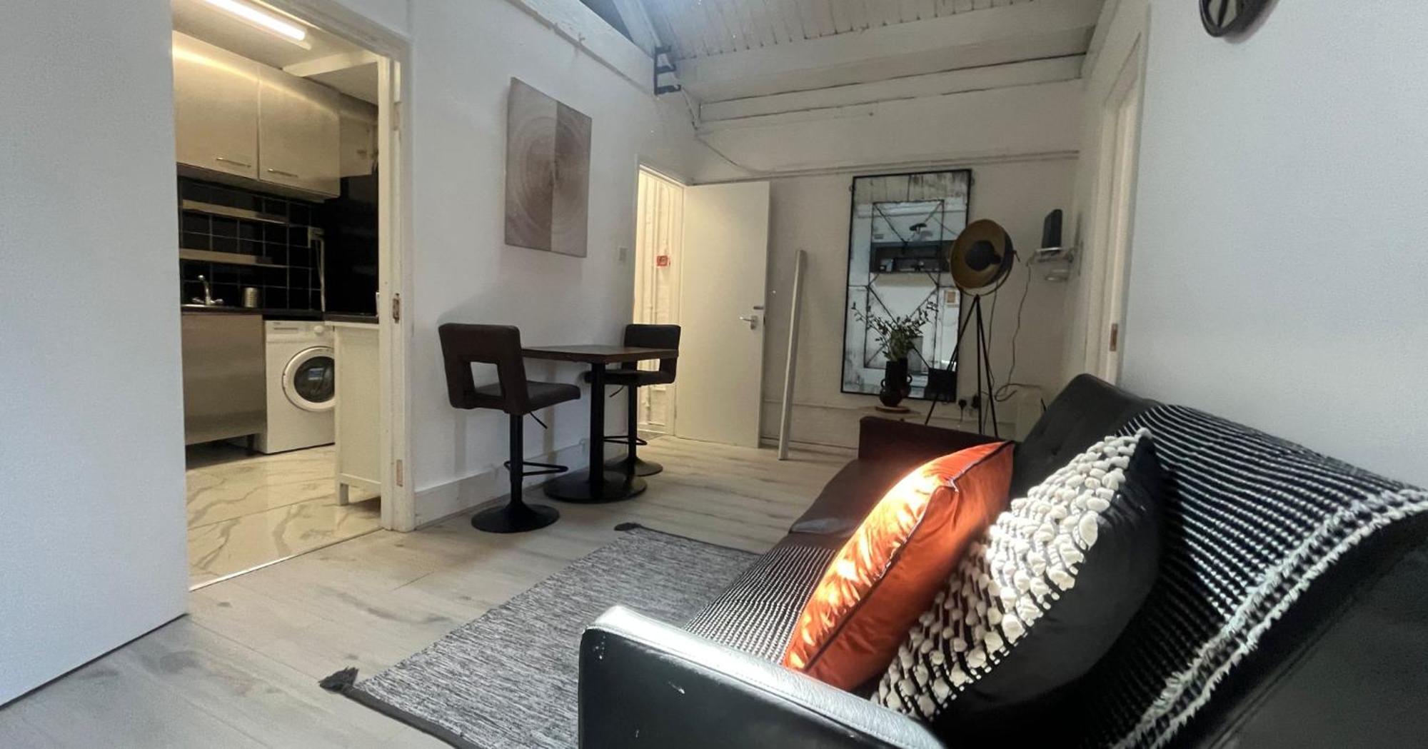 לונדון Nifty 2 Bedroom Flat In Goswell Rd מראה חיצוני תמונה