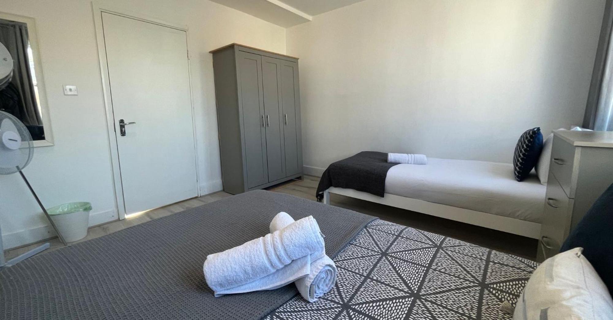 לונדון Nifty 2 Bedroom Flat In Goswell Rd מראה חיצוני תמונה